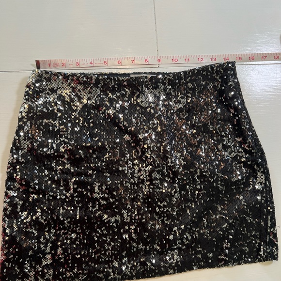 YMI Black & Silver Sequin Mini Skirt size M - Picture 6 of 9